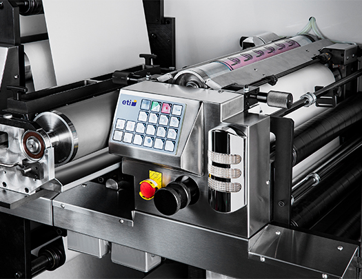 Bearer type Flexo XS printing for pressure sensitive label printing and manufacturing
